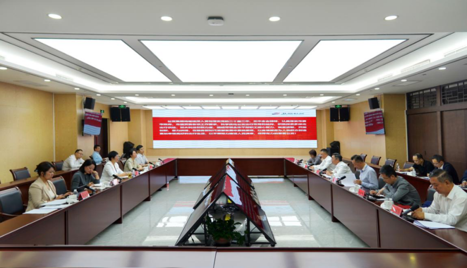 吴礼顺调研公交集团时要求 坚定信心 创新驱动 以首善标准做好出行服务