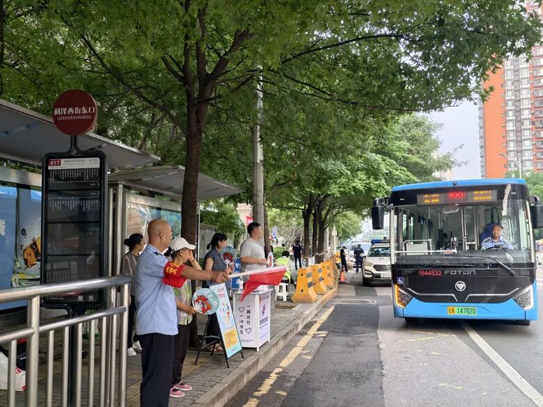 公交集团丨护航中考！针对考点周边线路增发机动运力