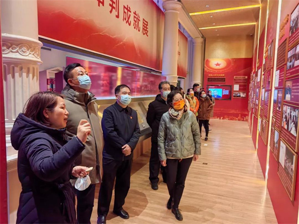 【国企法治快报】工美集团、首创集团、北京国管、永定河投资公司开展宪法宣传活动-1.jpg 【国企法治快报】工美集团、首创集团、北京国管、永定河投资公司开展宪法宣传活动-1.jpg